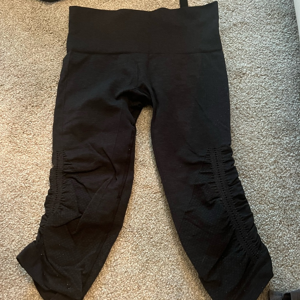Black Lululemon Crop Scrunch Leggings